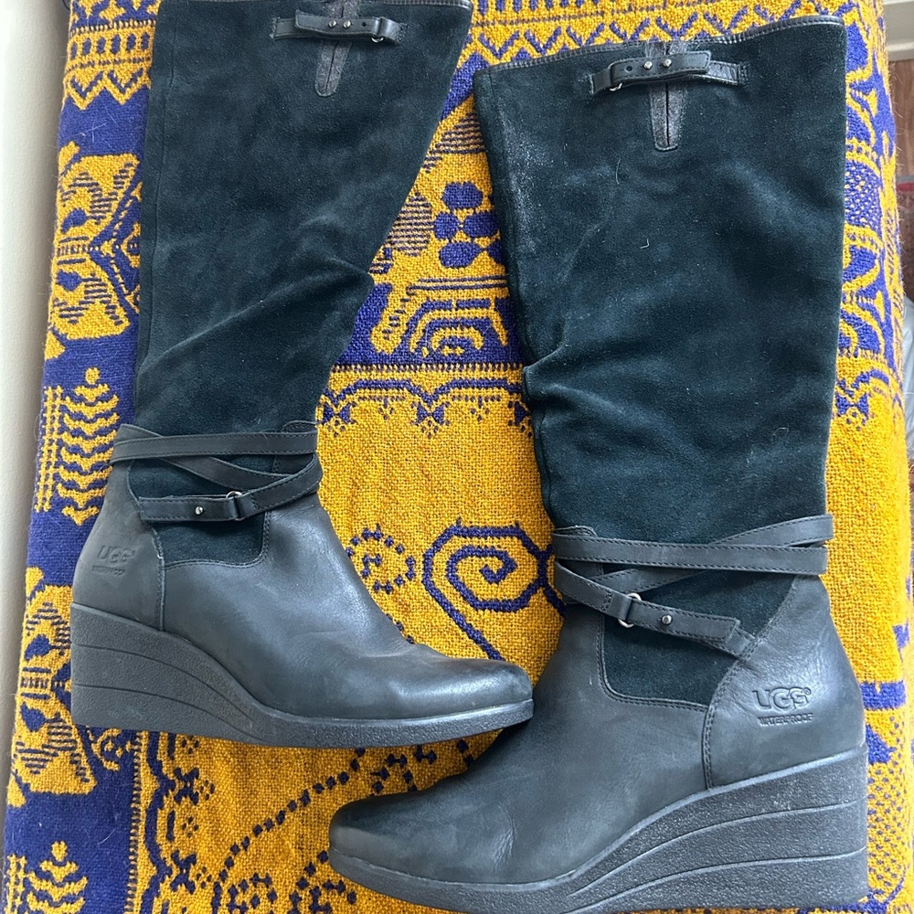UGG Lesley Suede Waterproof Wedge Boots sz. 10